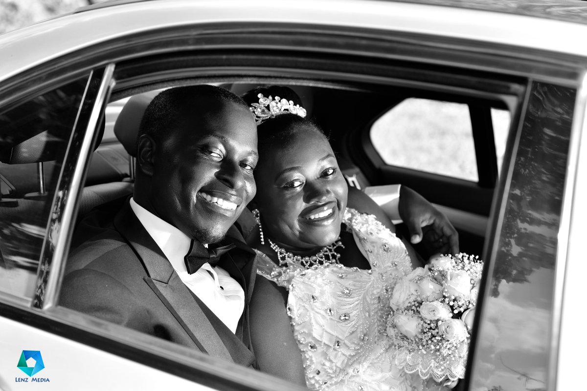 Black and white wedding photography by Lenz Media