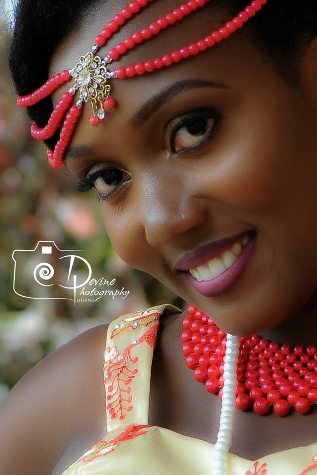A gorgeous bride wearing read pearls at her Kuhingira