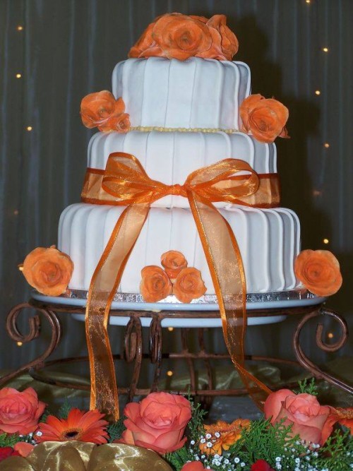 Beautiful wedding cake supplied by Elieonai Cakes