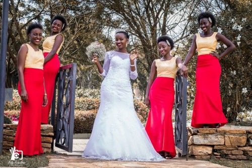 A bride and her maids, shots powered by Nelly Salvatore Photography