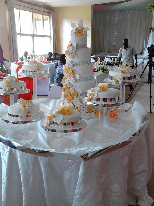 A wedding cake supplied by Moze Decoration World