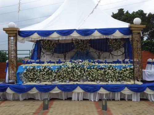 Lovely blue and white high table decorations at Mawanda Royal Gardens