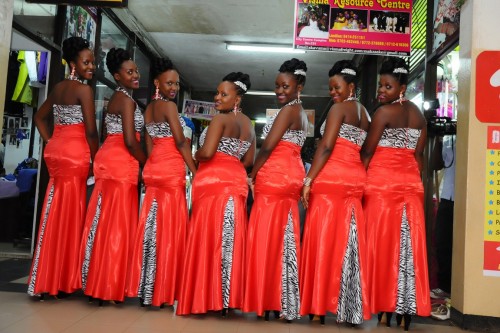 A beautiful team of bridesmaids dressed by Visma Resource Center