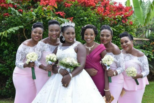 A beautiful bride and her maids, photo by AKimTec Digital World