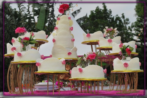 A wonderful wedding cake supplied by Jari Events & Confectionary