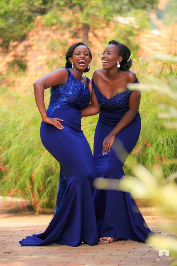 Bridesmaids clad in blue dresses, shots by Mohsen Taha Photography