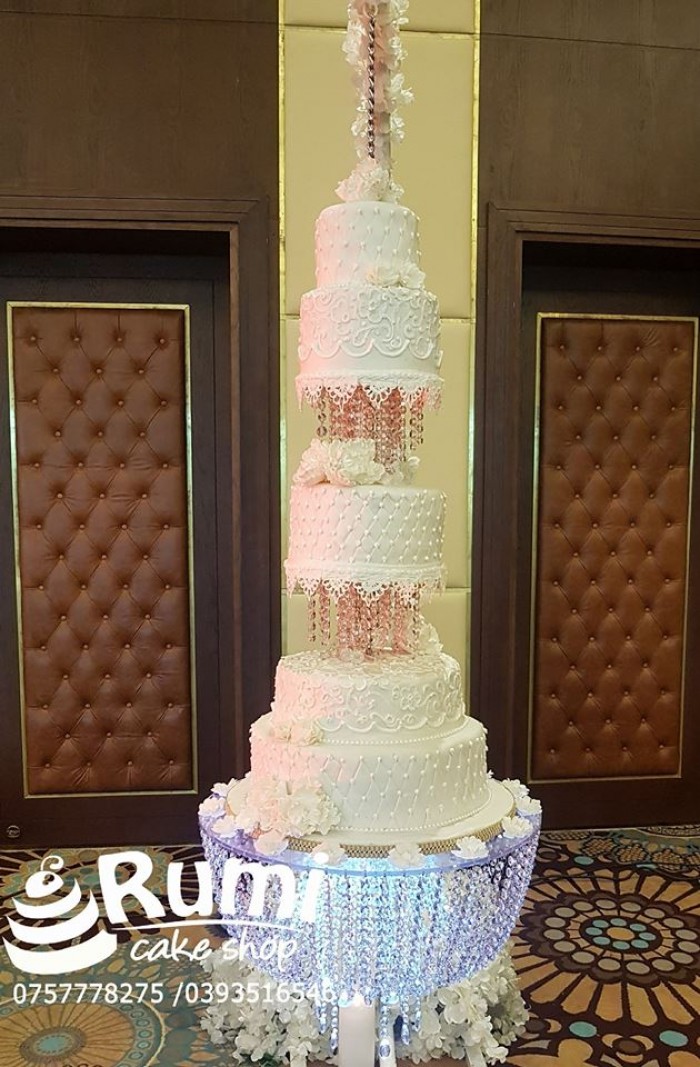 A magnificent wedding cake by Rumi Cake Shop