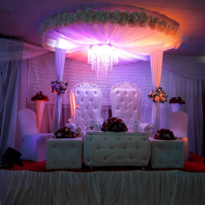 Simple high table bridal decorations at Rivonia Suites