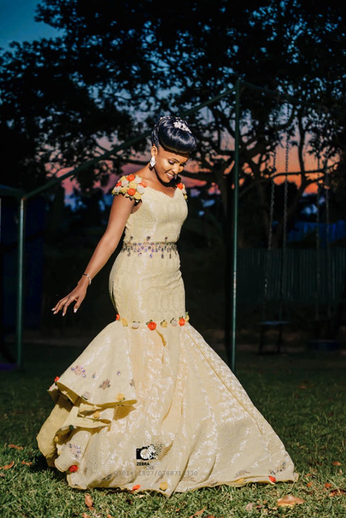 A bride clad in a chic and contemporary changing dress, Zebra Image International Digital Studio