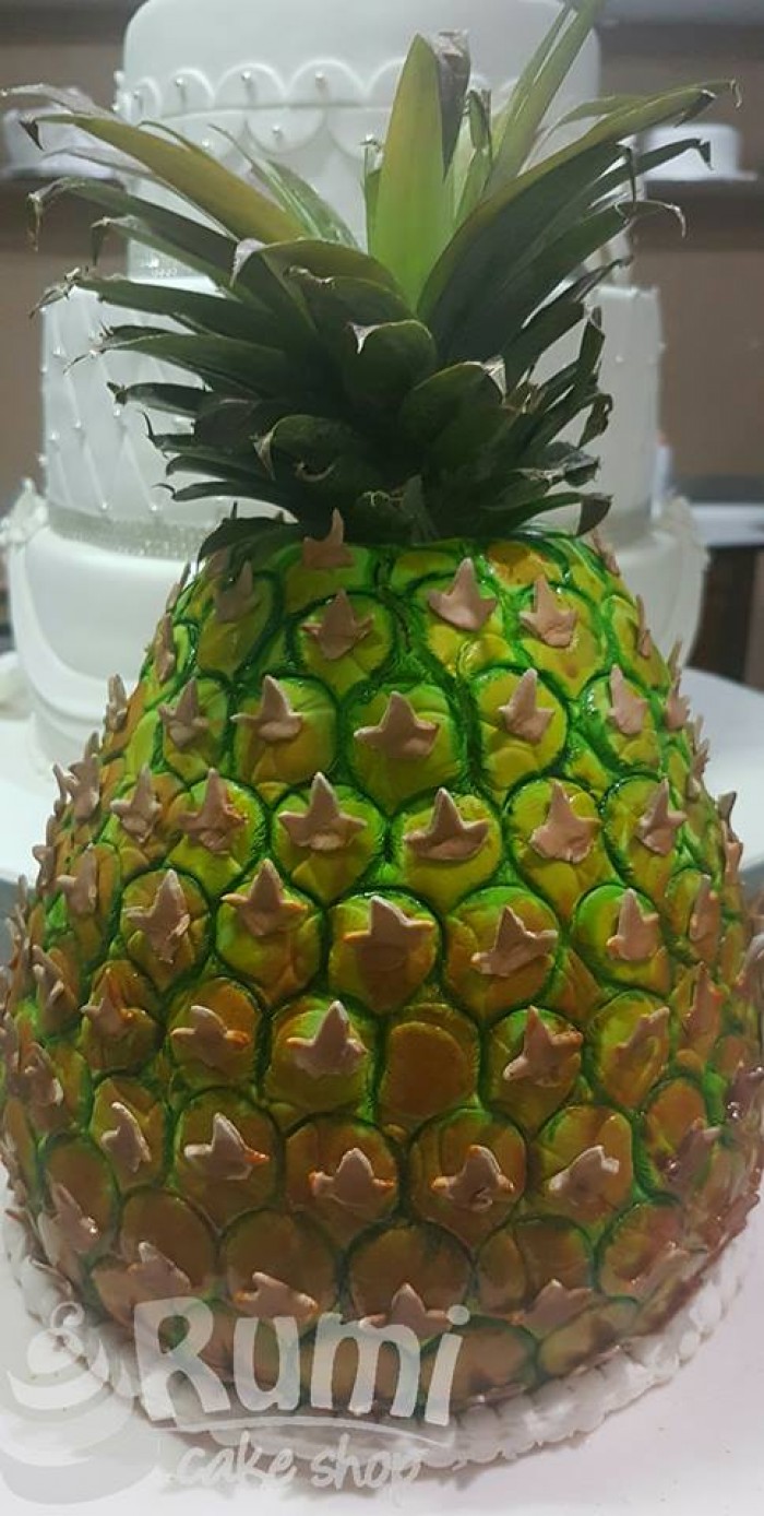 A pineapple inspire cake by Rumi Cake Shop