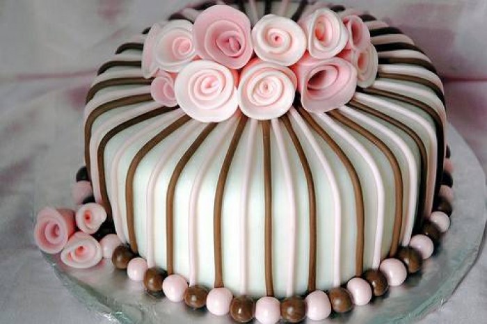 A beautifully decorated cake by Rumi Cake Shop