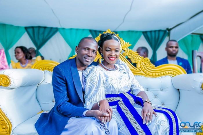 Dorah introduces Emma, traditional wedding shots by Onyx Pictures