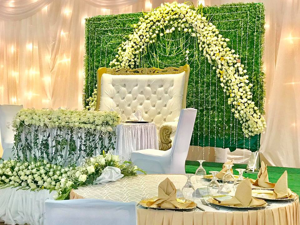 Gold and White themed wedding decorations at Royal Suites by Spice Decorators