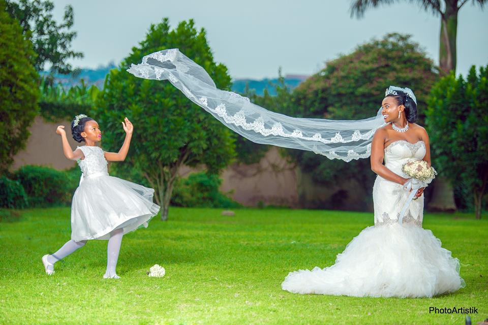 Daphine and her flower girl during a wedding photo shoot with Photo Artistik